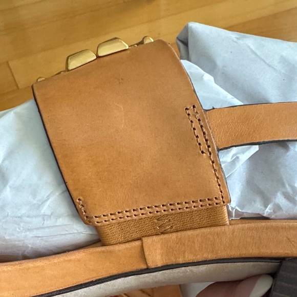 Tory Burch Brown Sandals with Gold Emblem NIB - Picture 6 of 8